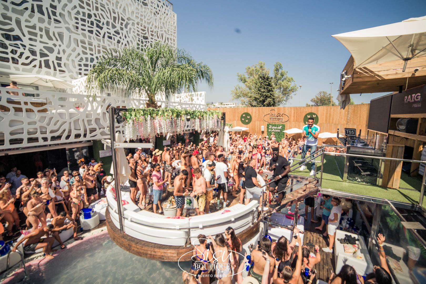 Puerto Banus: An Inside Scoop on the Hippest Beach Parties, Bars